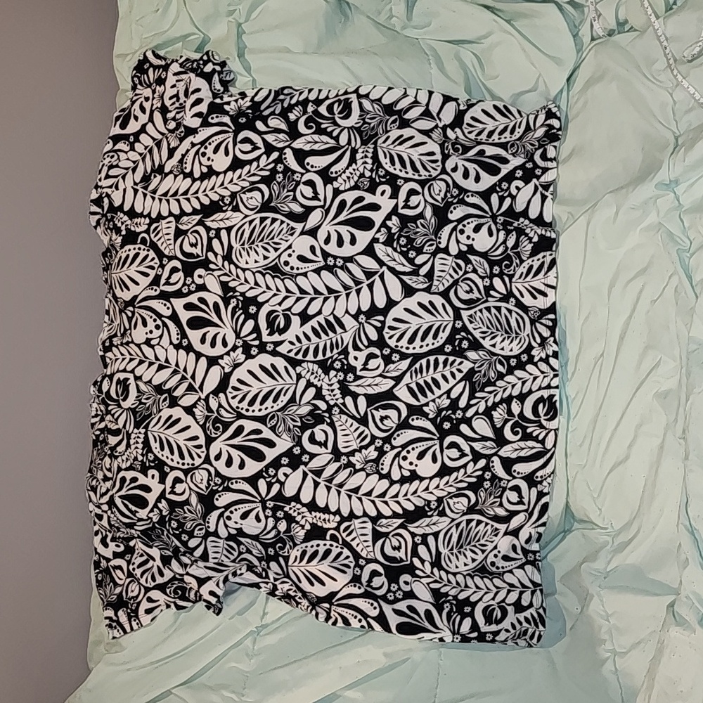 Croft and barrow black and white floral top